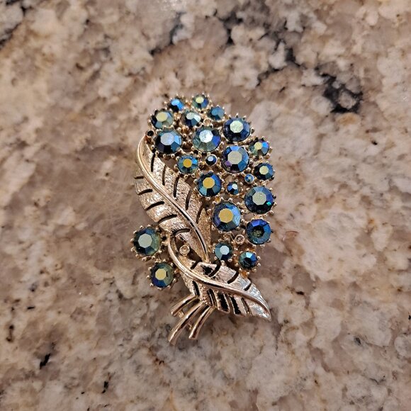 Vintage CORO Teal Rhinestone Gold Tone Brooch - Picture 1 of 4